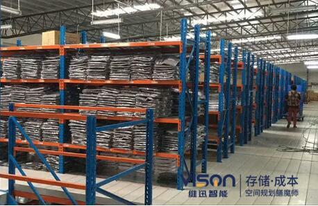 服裝倉庫用什么倉儲(chǔ)貨架？(服裝倉儲(chǔ)貨架)