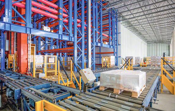 搭建智能倉(cāng)儲(chǔ)要選擇堆垛機(jī)庫(kù)還是四向穿車(chē)庫(kù)？